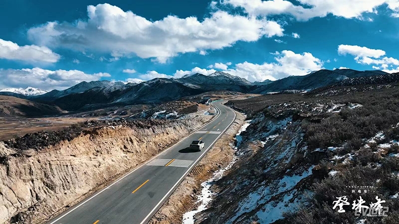 特斯拉车主自驾2000多公里，5天抵达珠峰大本营