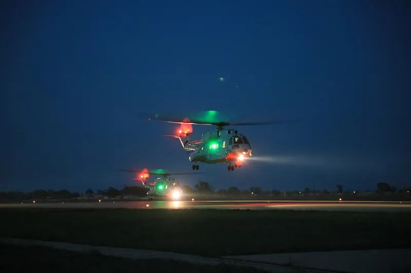 你们想看的机务兵,今天来了|直升机_新浪财经_新浪网