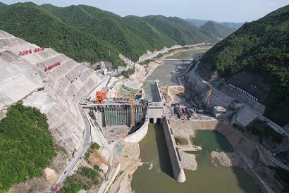 建设中的引汉济渭工程黄金峡水利枢纽。 新华社图片