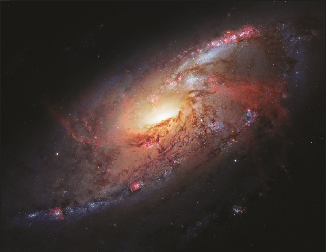 《太空之眼：哈勃望远镜25年太空探索全纪录》内页插图。
