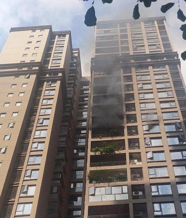 重庆一住宅小区起火幸无人员伤亡高温天这些问题一定要注意