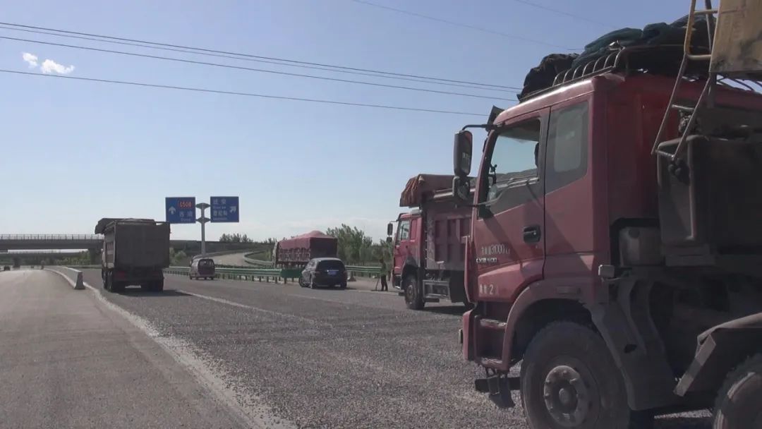 完善国家国道干线的公路网和交通网,打通赤峰与曹妃甸交通动脉,实现