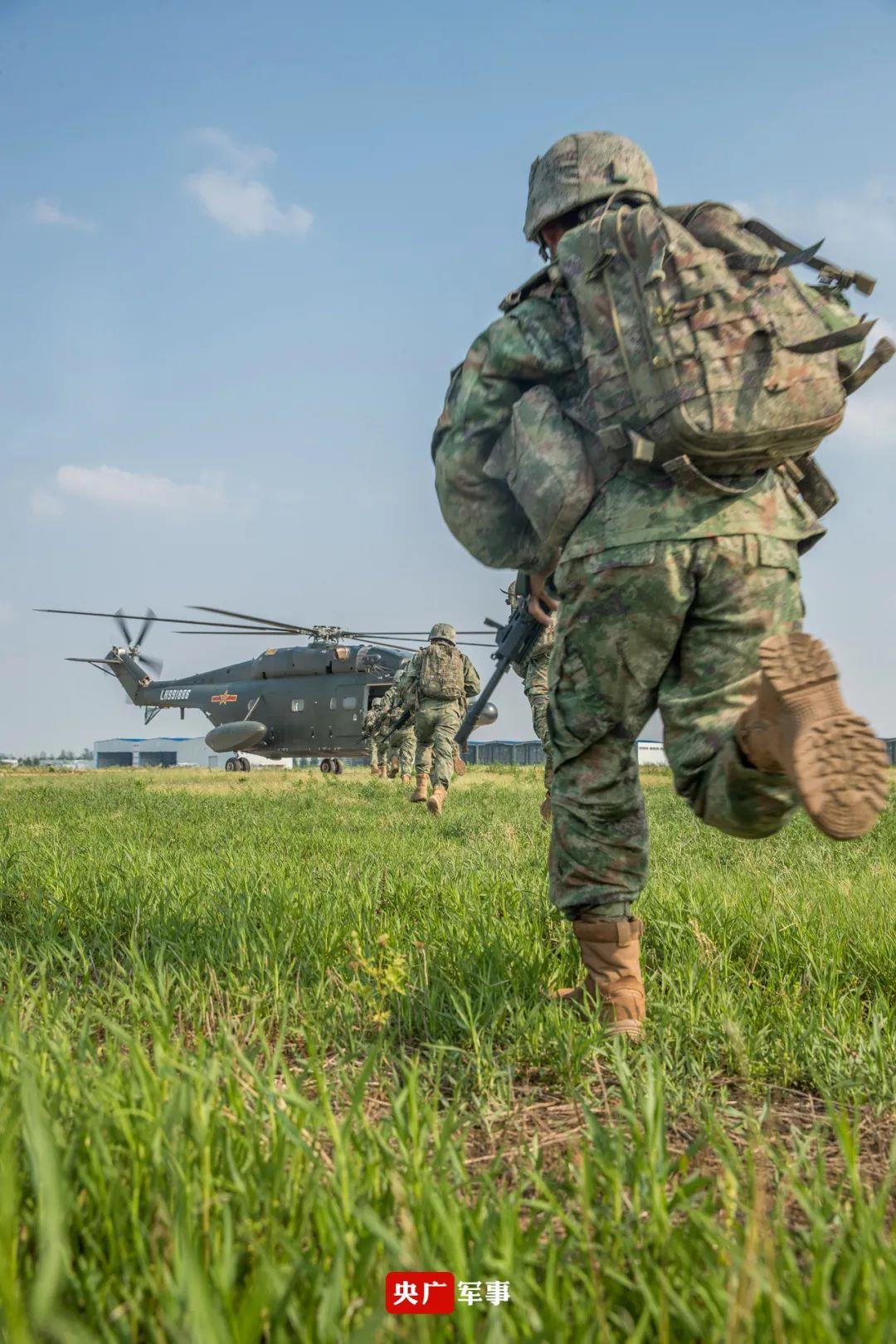 21式丛林迷彩亮相演训场,酷!|陆军_新浪财经_新浪网