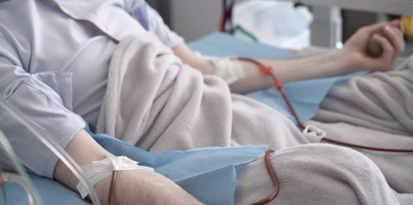 医学专家对"洗血"疗法评价不一