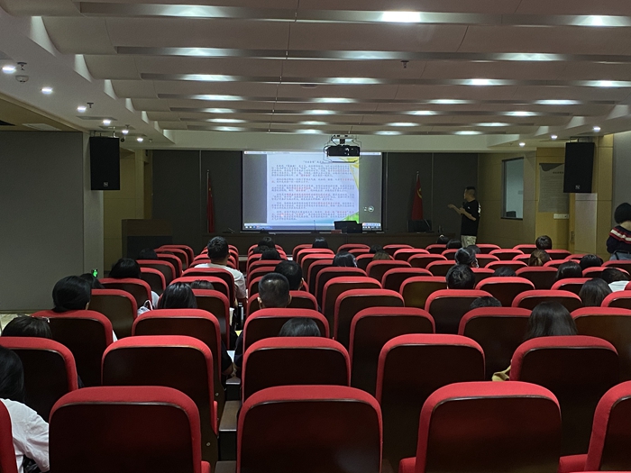 "……12日,在平潭综合实验区融媒体中心8楼会议室,福建日报记者部副