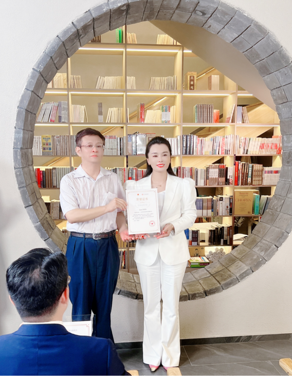 朵拉朵尚创始人李海珍受邀参加《阅读阅中国》大型公益活动!