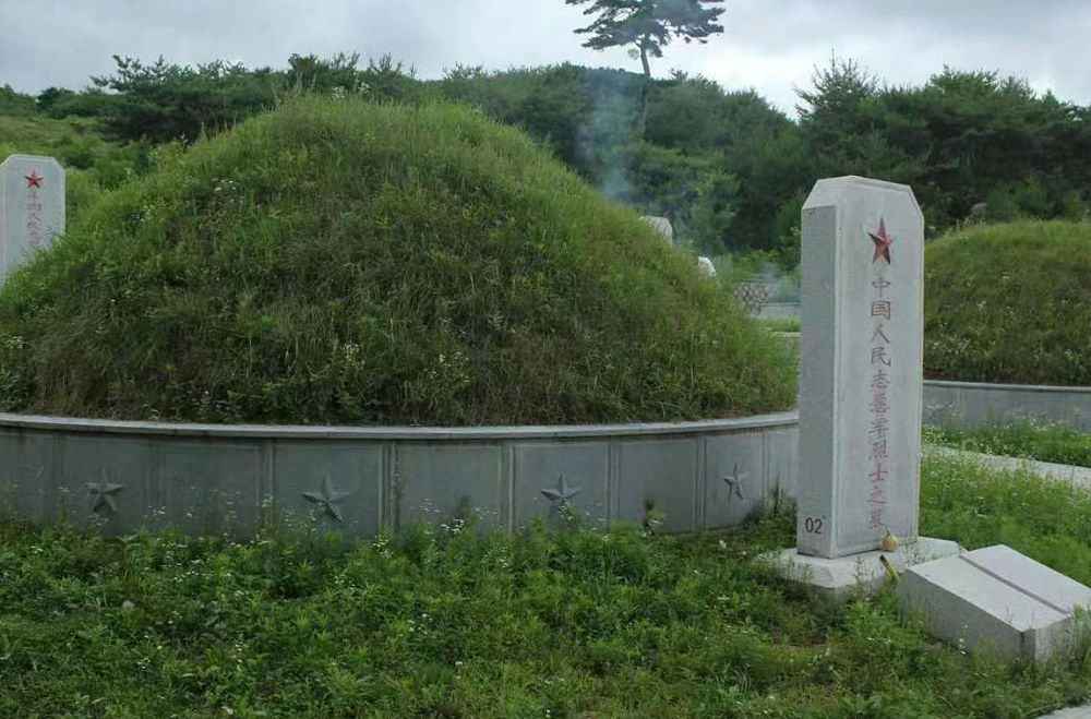 这是位于朝鲜开城的中国人民志愿军烈士陵园内的王传胜烈士安葬点位.