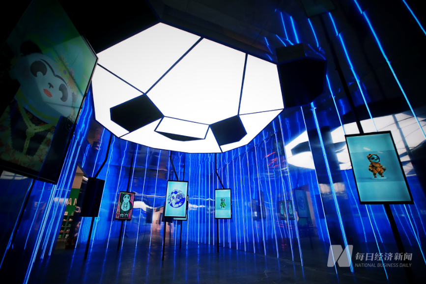 "黑与白"熊猫艺术创意展的数字文创展区 图片来源:每经记者 张建 摄