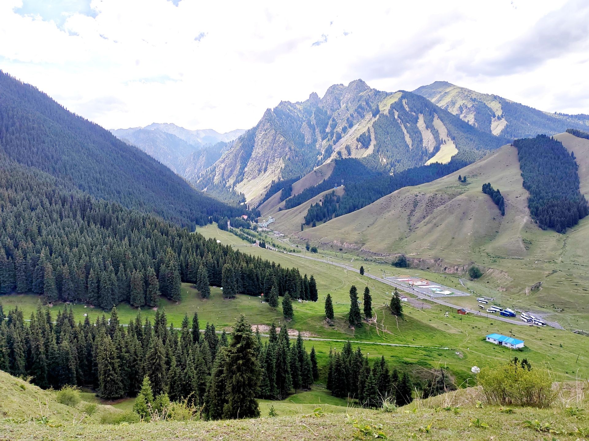 读图| 乌鲁木齐市西白杨沟景区景色美人气旺|乌鲁木齐市_新浪财经