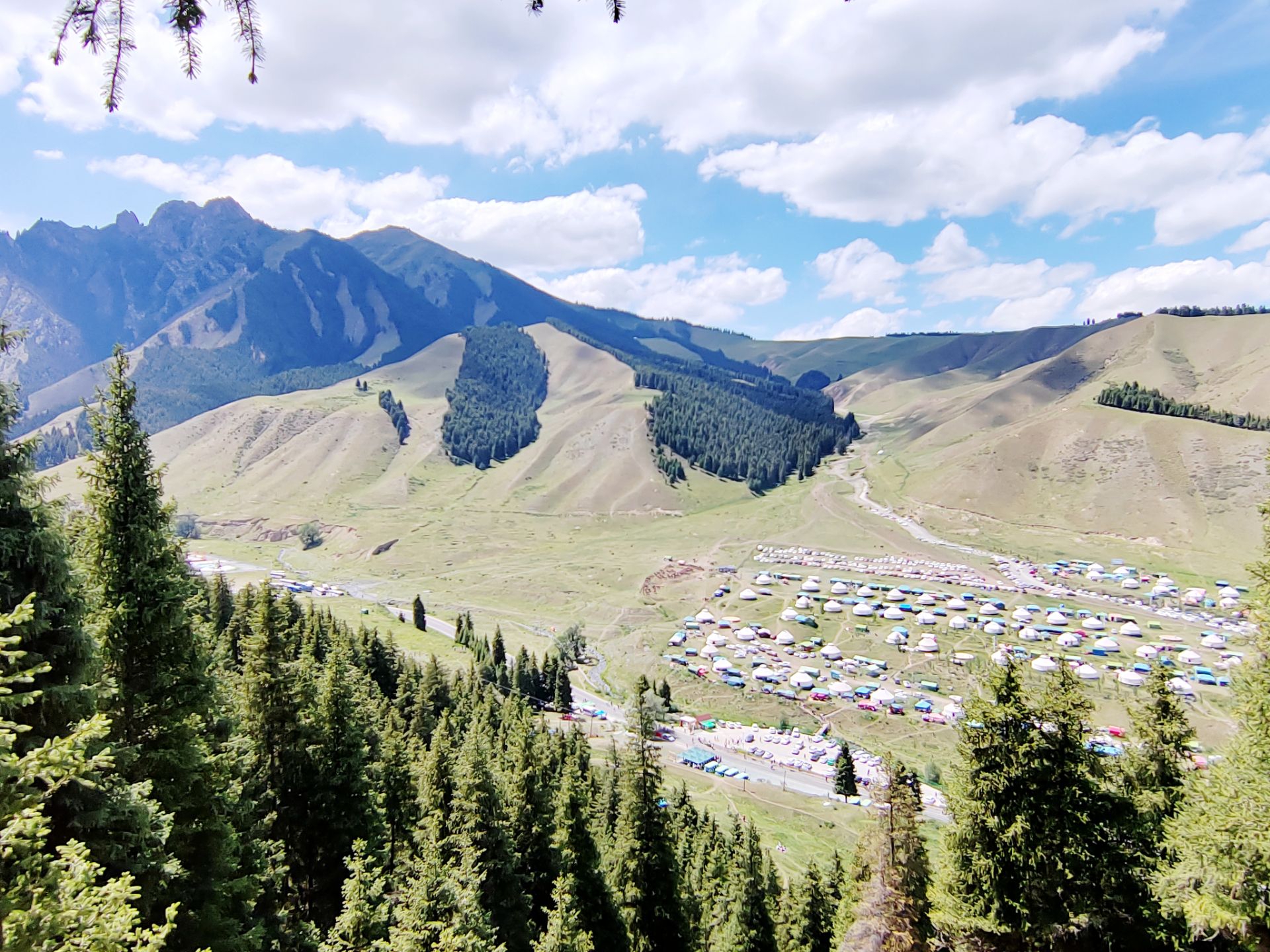 读图| 乌鲁木齐市西白杨沟景区景色美人气旺|乌鲁木齐市_新浪财经