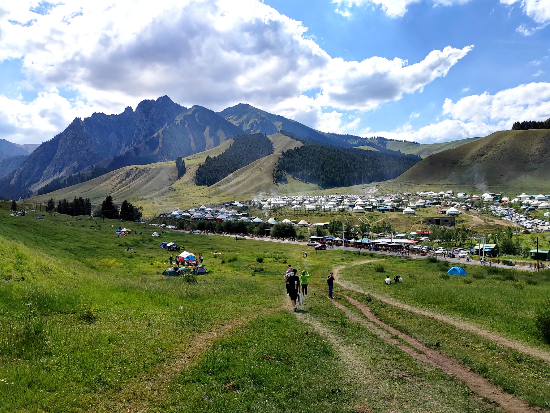 读图乌鲁木齐市西白杨沟景区景色美人气旺