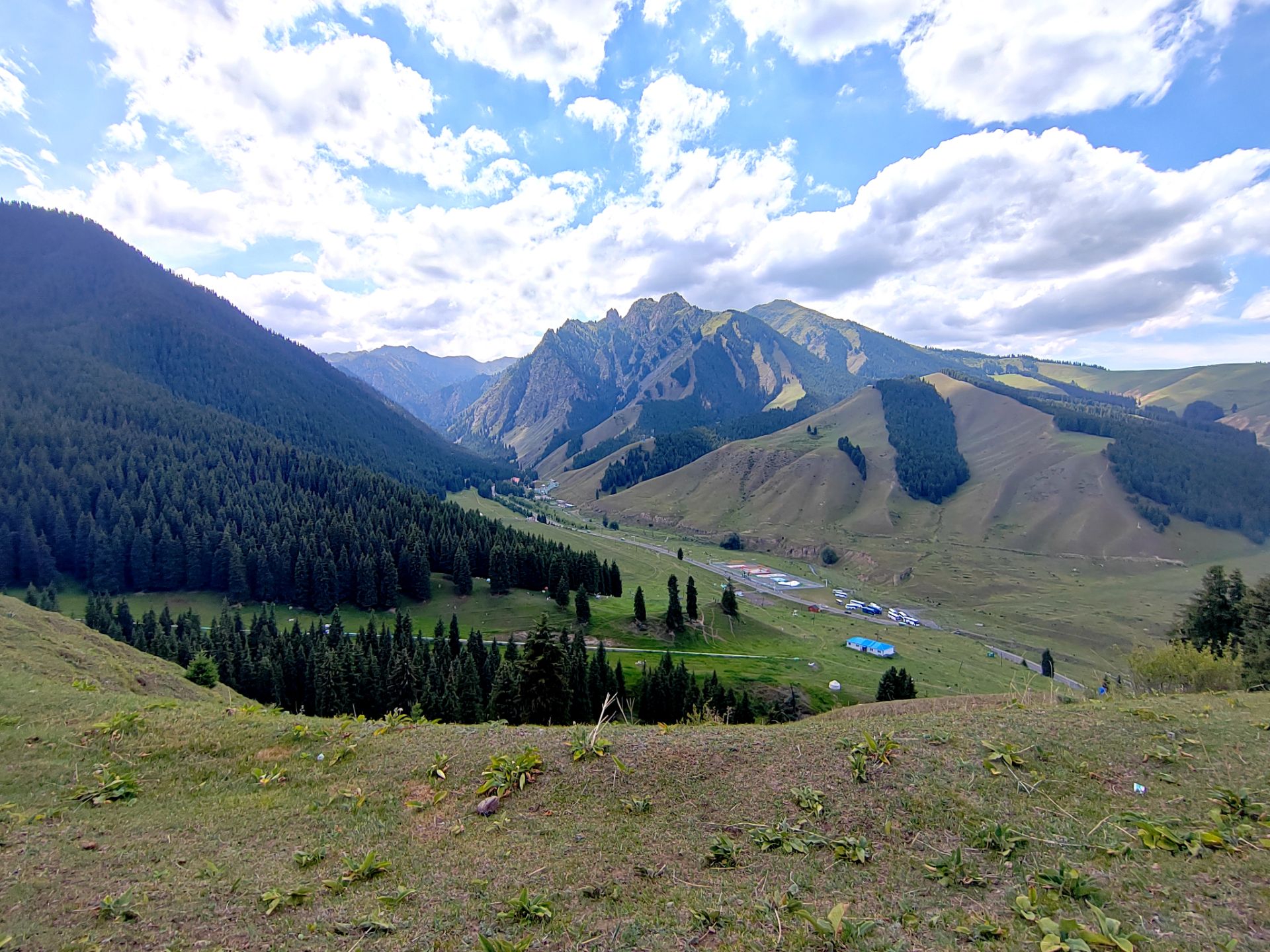 读图| 乌鲁木齐市西白杨沟景区景色美人气旺|乌鲁木齐市_新浪财经