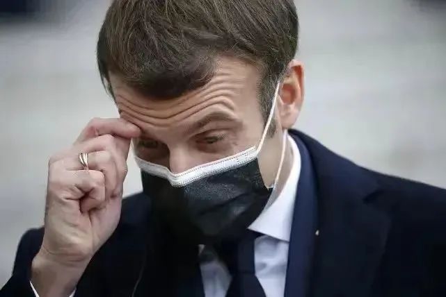 ·法国总统马克龙。爱丽舍宫回应称，马克龙当时作为经济部长，“自然与服务行业过去几年已变革的公司”进行了讨论。