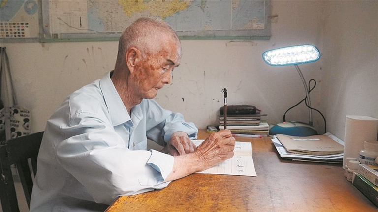 把爱播进孩子们的心中