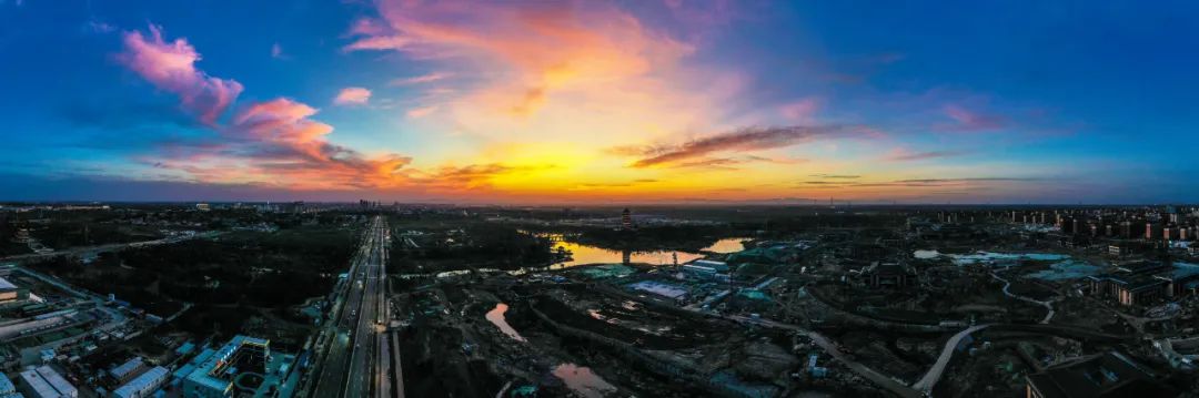 2022年7月14日,雄安郊野公园夕阳景色.河北日报记者李东宇摄