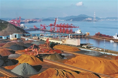 图为中宅矿石码头.(陈华 摄)