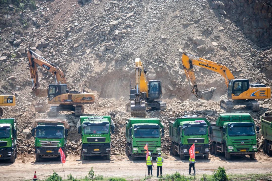 　　2022年7月7日，引江补汉工程正式开工。该工程实施后，将把南水北调工程和三峡工程连接起来，进一步打通长江向北方输水通道。 新华社记者 伍志尊 摄