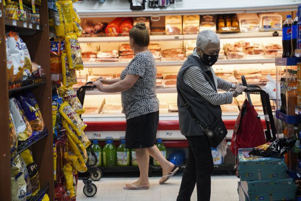 美国消费者超市购物（新华社发）