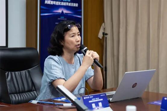 　　▲陈婕教授做《共聚焦可视化活检病例分享》讲座