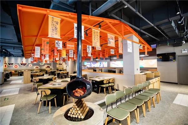 炭百年·烤肉店店面装修符合年轻人审美