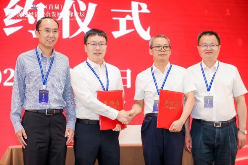 　　「IBT无疆科技」与北京大学重庆大数据研究院签约仪式现场