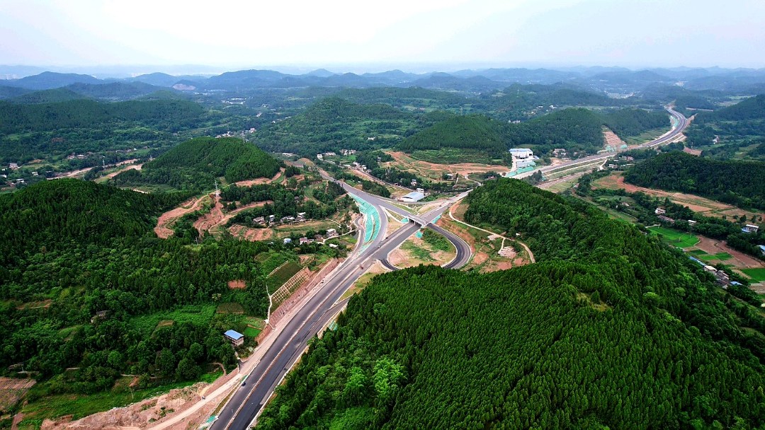 遂德阿高速公路图片