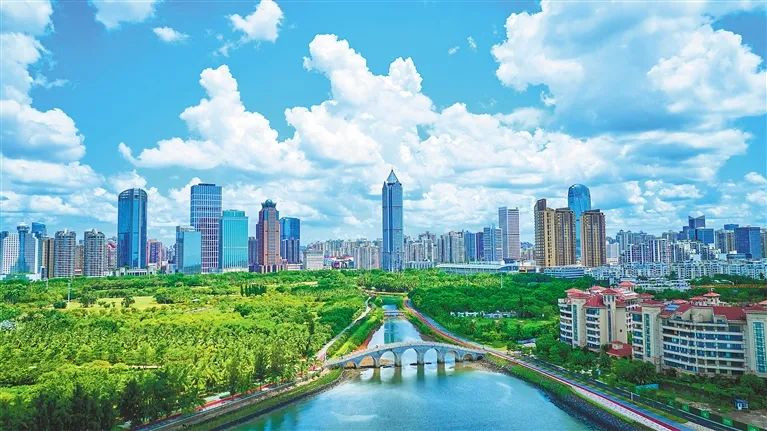 靓丽的海口城市景观.海南日报记者 封烁 摄