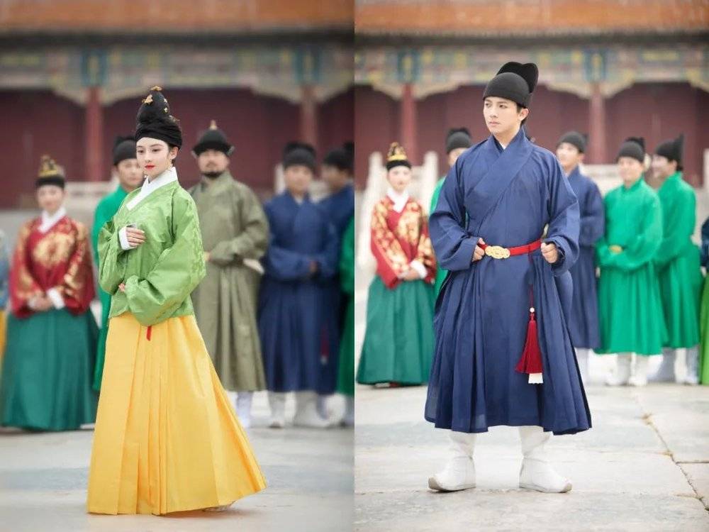 "马面"运用于服饰,最早见于《明宫史》,书中记载:"曳撒,其制后襟不断