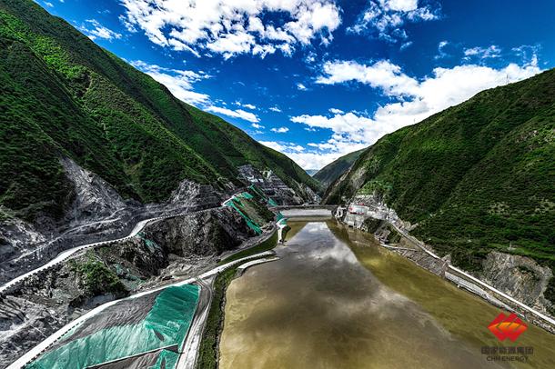 图为金川水电站施工