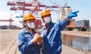 ③锦州港员工勠力同心为东北陆海新通道项目建设凝聚精神力量。