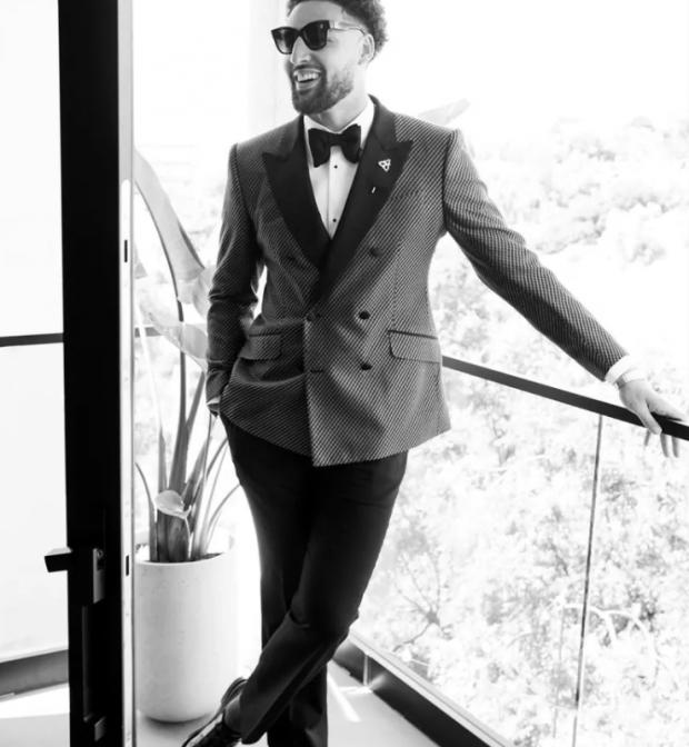 复古穿搭克莱汤普森晒今日出席颁奖礼个人时装照