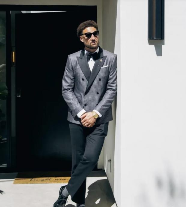 复古穿搭克莱汤普森晒今日出席颁奖礼个人时装照