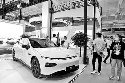     2022年7月，第28届中国兰州投资贸易洽谈会在甘肃省兰州市开幕。图为参展的新能源汽车。新华社记者 张智敏摄