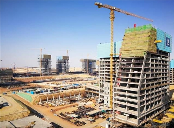 　　△中联重科塔机助力埃及新城建设