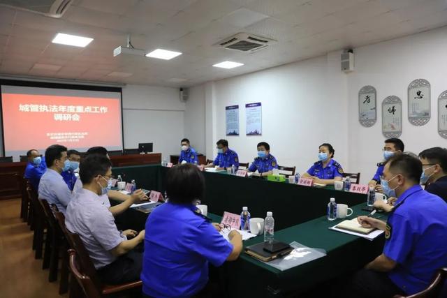 嘉定区副区长魏晓栋,南翔镇党委书记陈杰,南翔镇党委副书记陆晓明,市