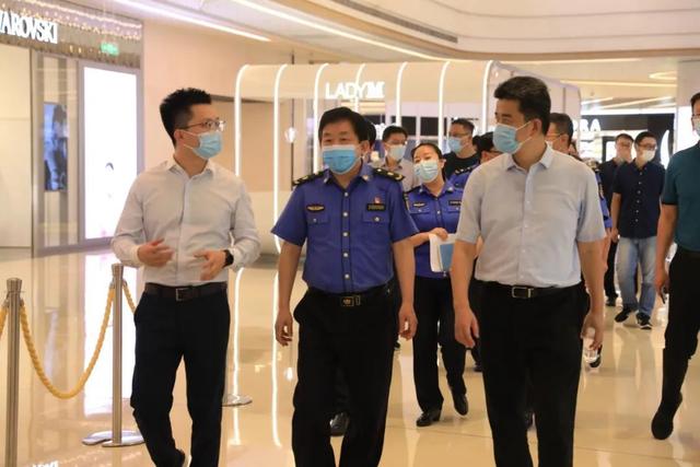 今天(7月22日)下午,市城管执法局党组书记,局长徐志虎先后到南翔印象