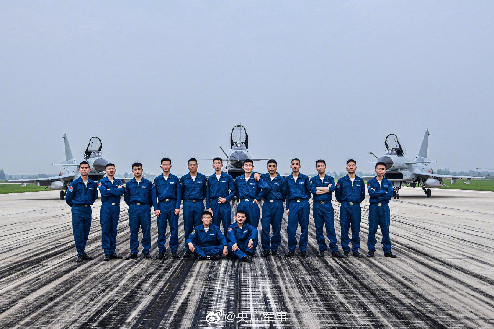 空军首批三代机飞行学员结业即将奔赴一线作战部队