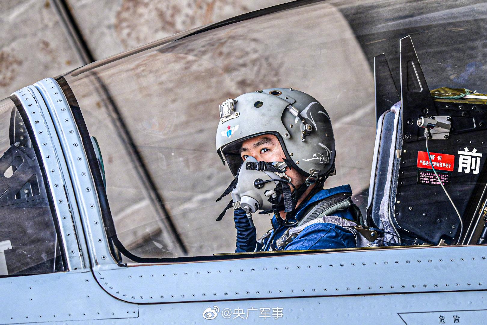 空军首批三代机飞行学员结业即将奔赴一线作战部队