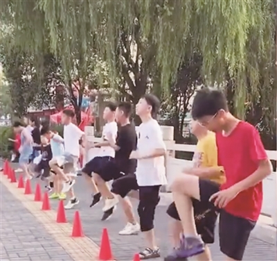 中国好邻居 连续4年暑假带小区孩子锻炼