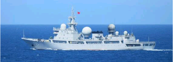 航经宜兰外海的解放军815A型电子侦察舰。（日本防卫省统合幕僚监部提供）