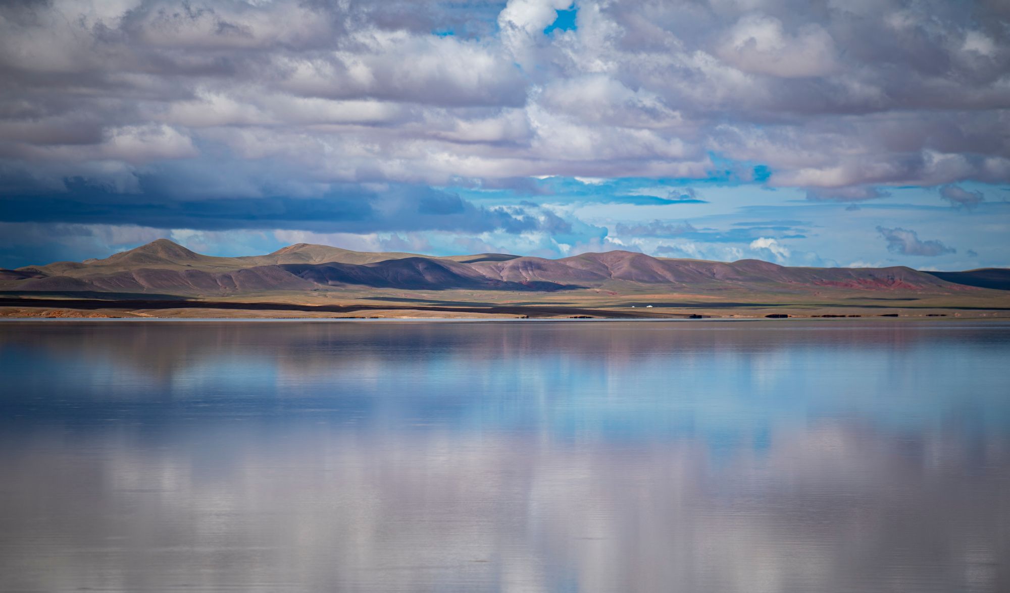 双湖县境内的湖泊(7月12日摄).新华社记者 孙非 摄
