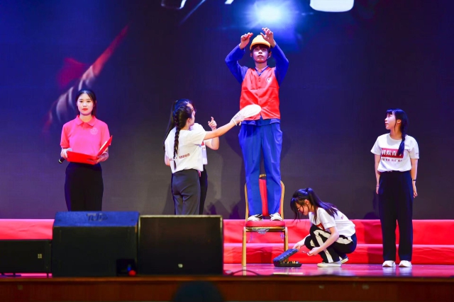 “青春之歌”暑期文艺巡演。学校供图