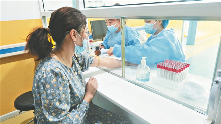 陈鑫 张明月 本报记者 马一梅 李健摄