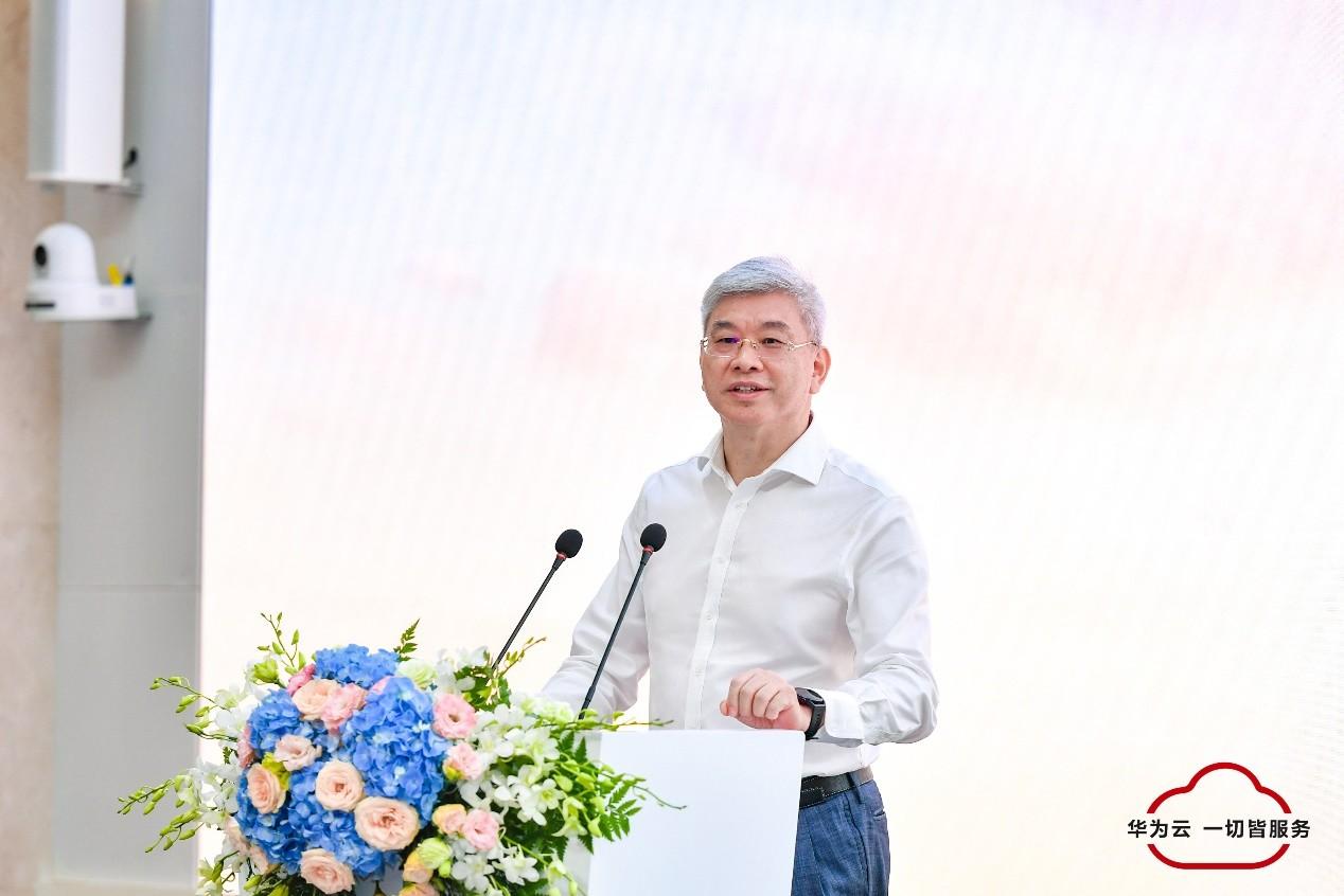 　　华为董事、科学家咨询委员会主任徐文伟发表主题演讲