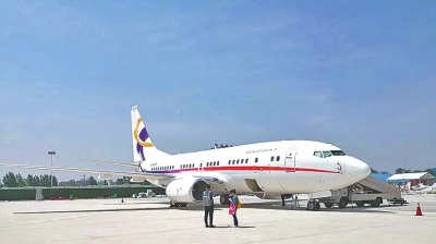 「明星公務機」波音737BBJ在上街機場資料圖