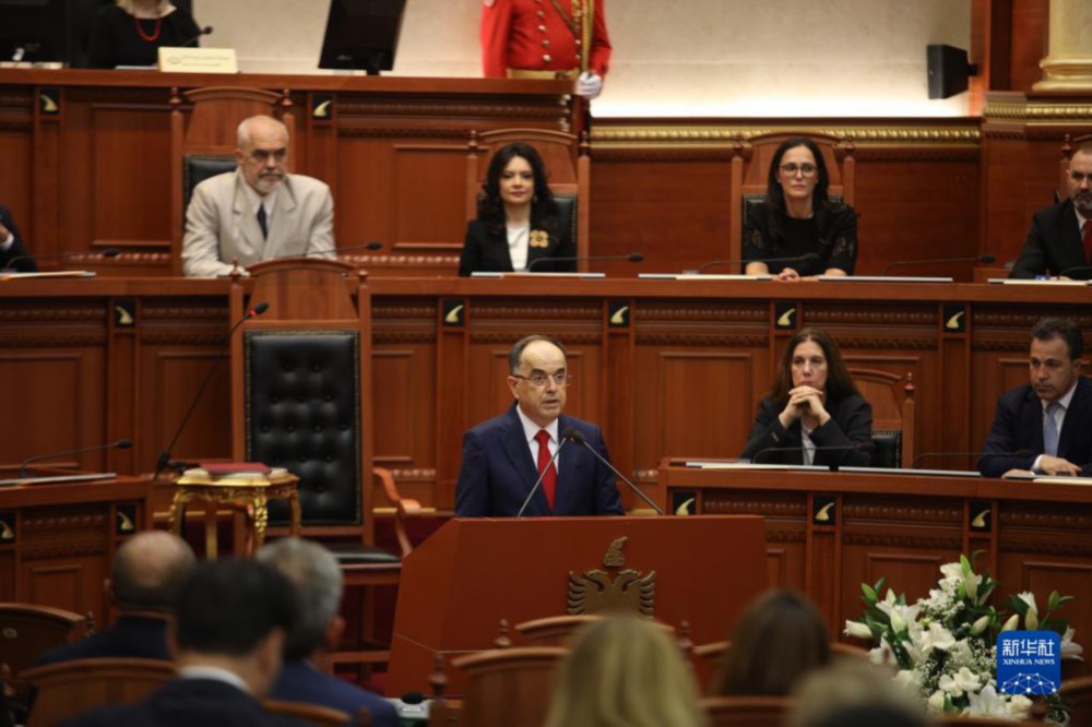 7月24日，在阿尔巴尼亚地拉那，阿尔巴尼亚总统贝加伊在议会宣誓就职仪式上发表讲话。新华社发（根特·奥努齐摄）