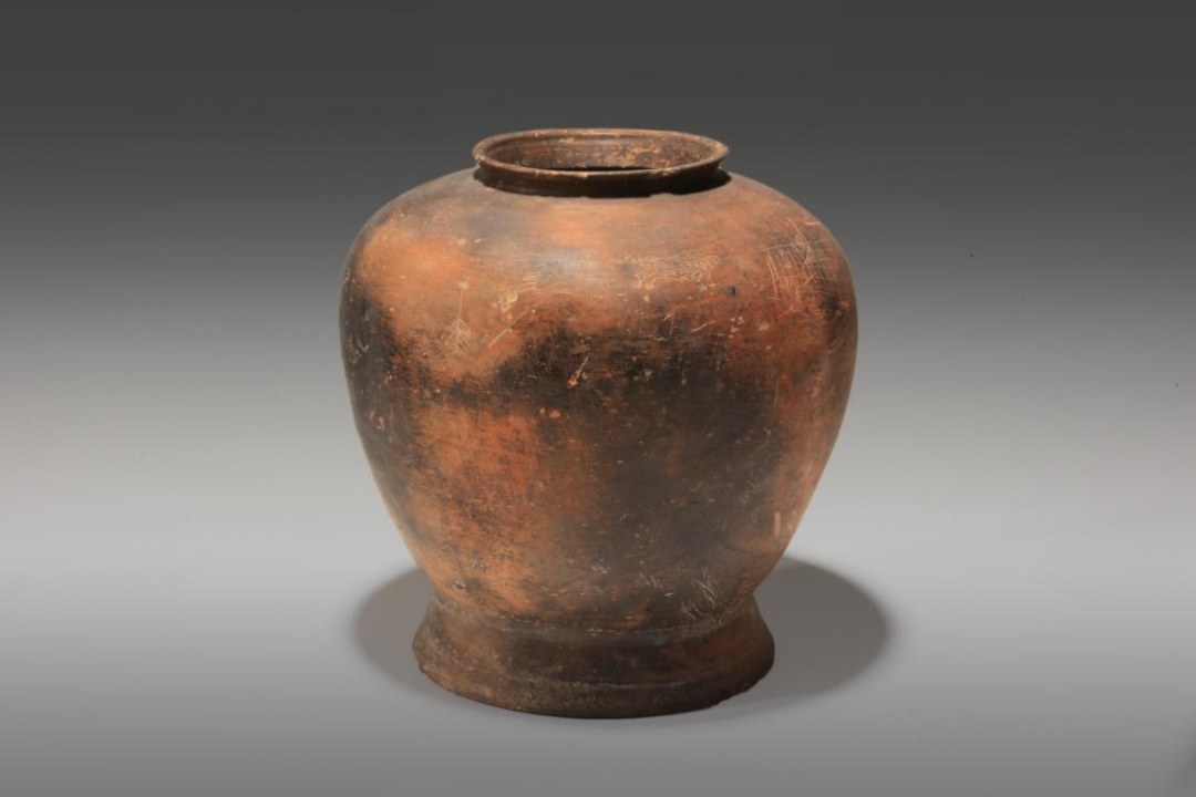 图为刻符黑陶罐.&nbsp;良渚博物院供图