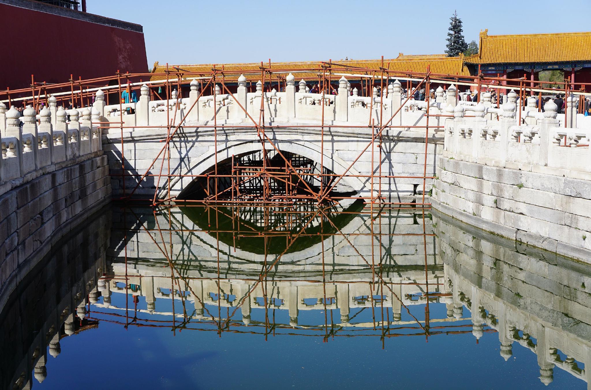 2018年4月15日,故宫修缮古建筑.图/视觉中国