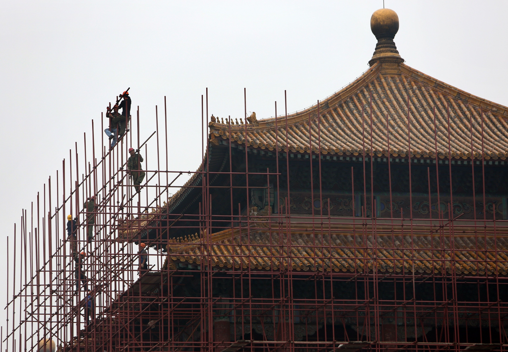 2002年,针对古建筑现状,故宫再次启动大规模修缮计划.