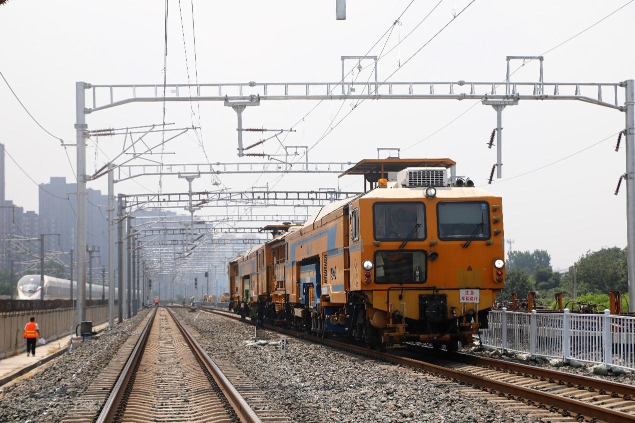 津山铁路恢复行车,首趟k567次客车顺利通行.丁玲摄